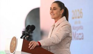 Sheinbaum rechaza señalamientos del New York Times y niega vínculos con el crimen organizado.