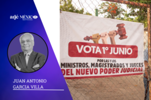 “procure ser sencillo el político en su atavío; no use ni paños ni lienzos llamativos por los colores o por sus dibujos: prefiera los colores opacos,