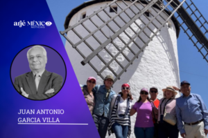 Ya en Madrid, al empezar la sabatina tarde, en la Plaza Mayor, ante la estatua ecuestre de Felipe III, nos despedimos los integrantes de este singular grupo de lectores del Quijote, laguneros todos